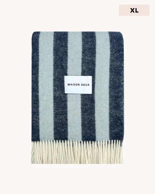 Hovedbilde Maison Deux Candy Wrap XL Pledd Marine/Isblå
