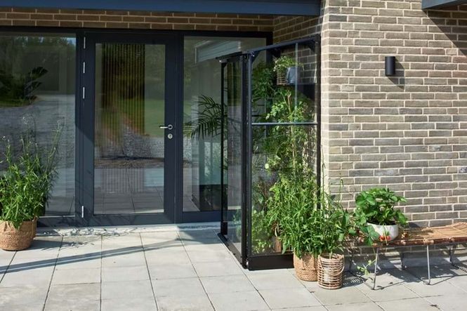 Hovedbilde Halls Drivhus Qube Lean-to Herdet Glass Sort 0,8 ...