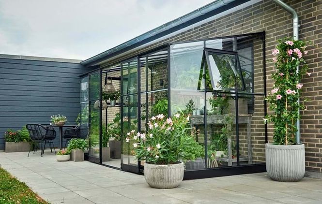 Hovedbilde Halls Drivhus Qube Lean-to Herdet Glass Sort 7,1 ...
