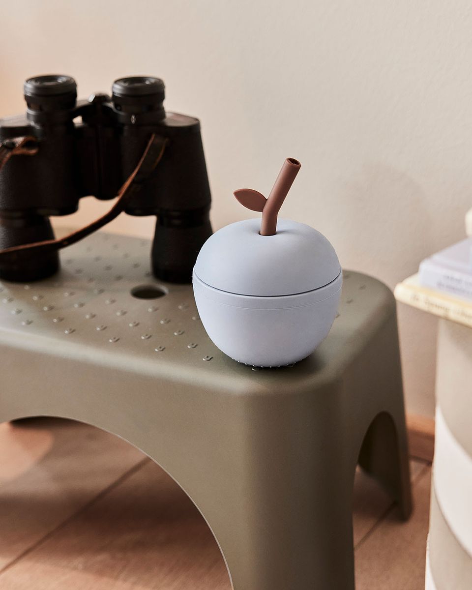 OYOY Mini Apple Barnekopp Støvblå