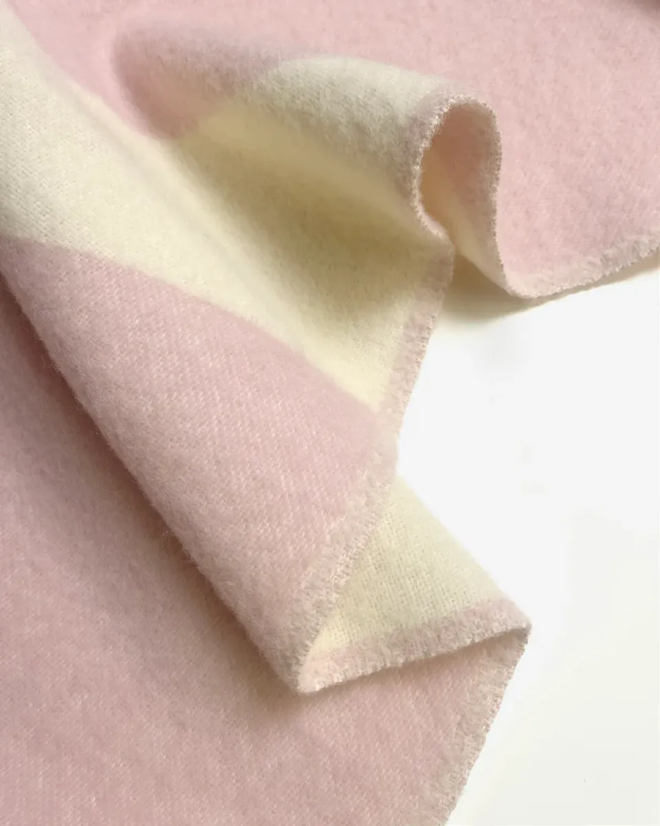 Maison Deux Swirl Pledd Krem/Rosa